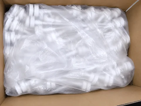 Inspection of cosmetic pump packing before shipment